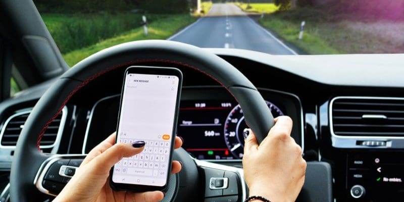 Safely Using Your Smartphone in Your Car