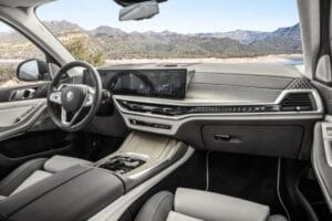 2025 BMW X7 M60i